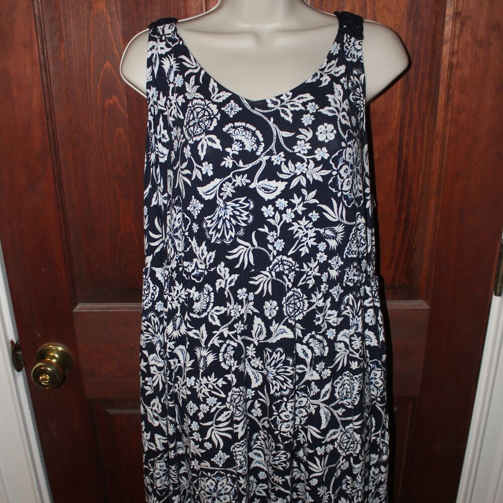 NEVER WORN - Super Soft Knit MidiDress w/Crochet Accent in Back - HAS POCKETS